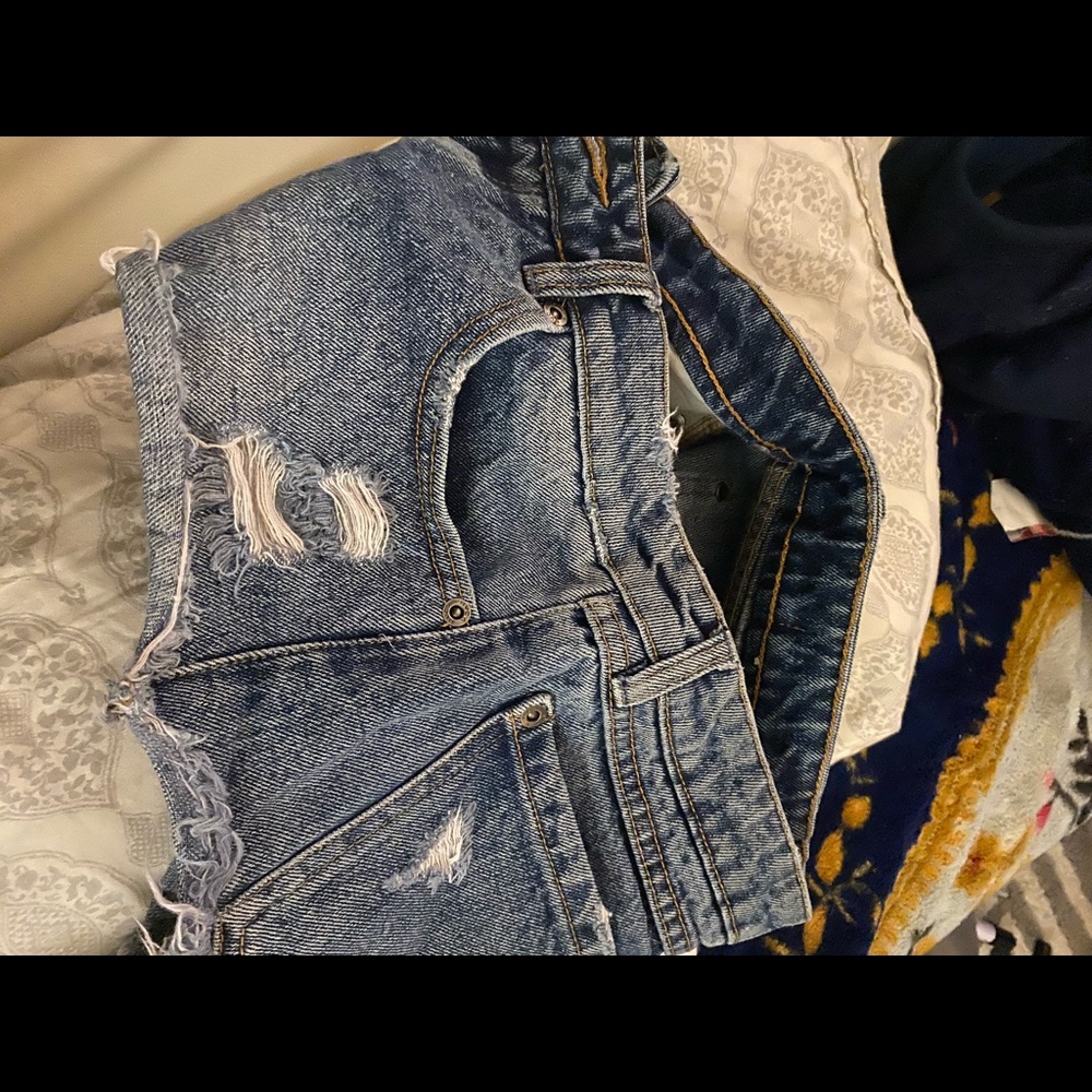 RVCA - Picture 2 of 5